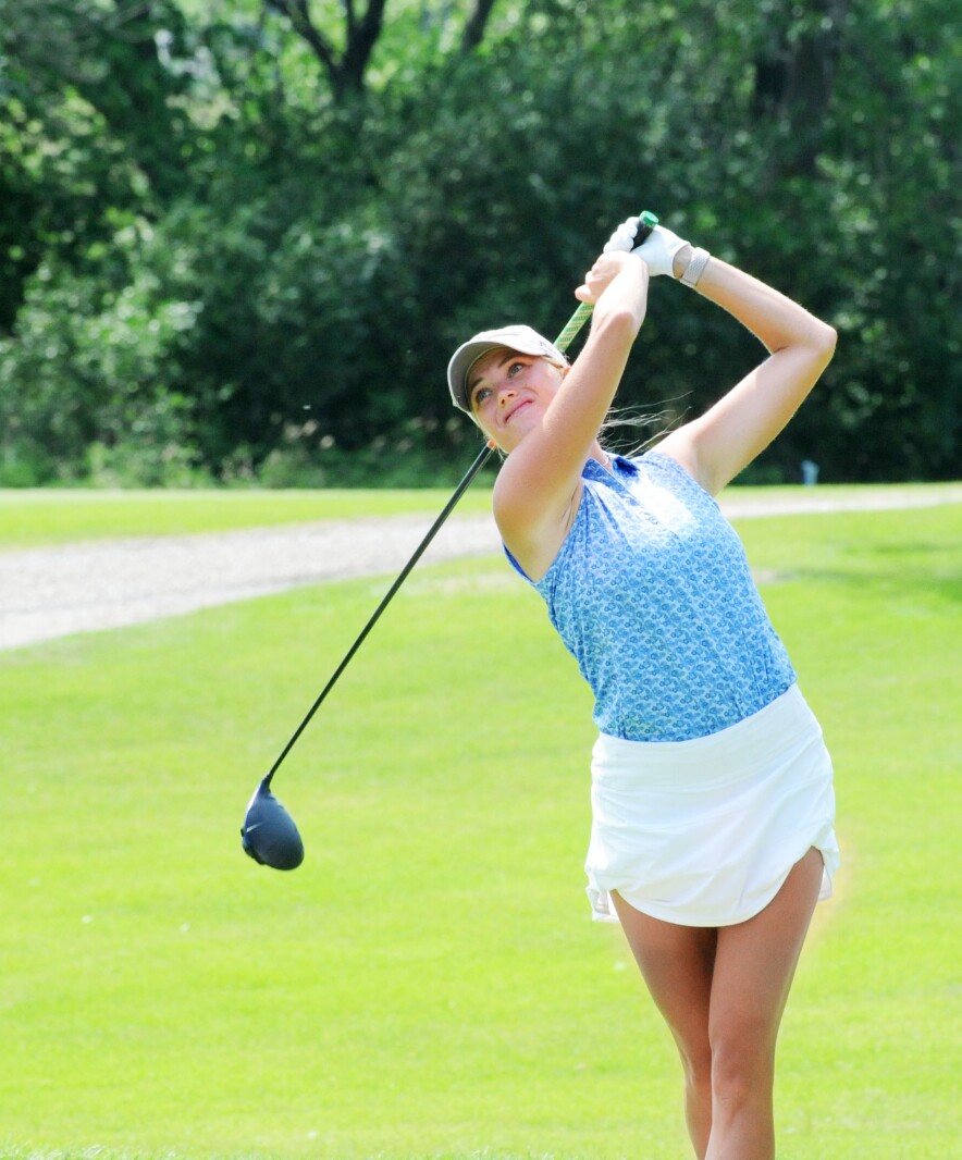 Leah Skaar pushes her tee shot at the No. 9 hole down the fairwa