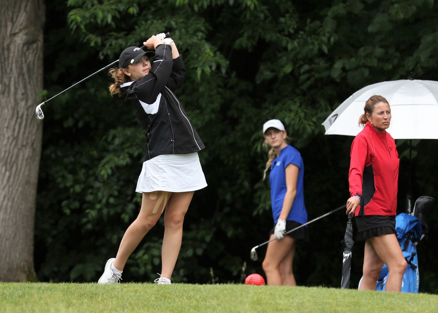 A golfer eyes her shot