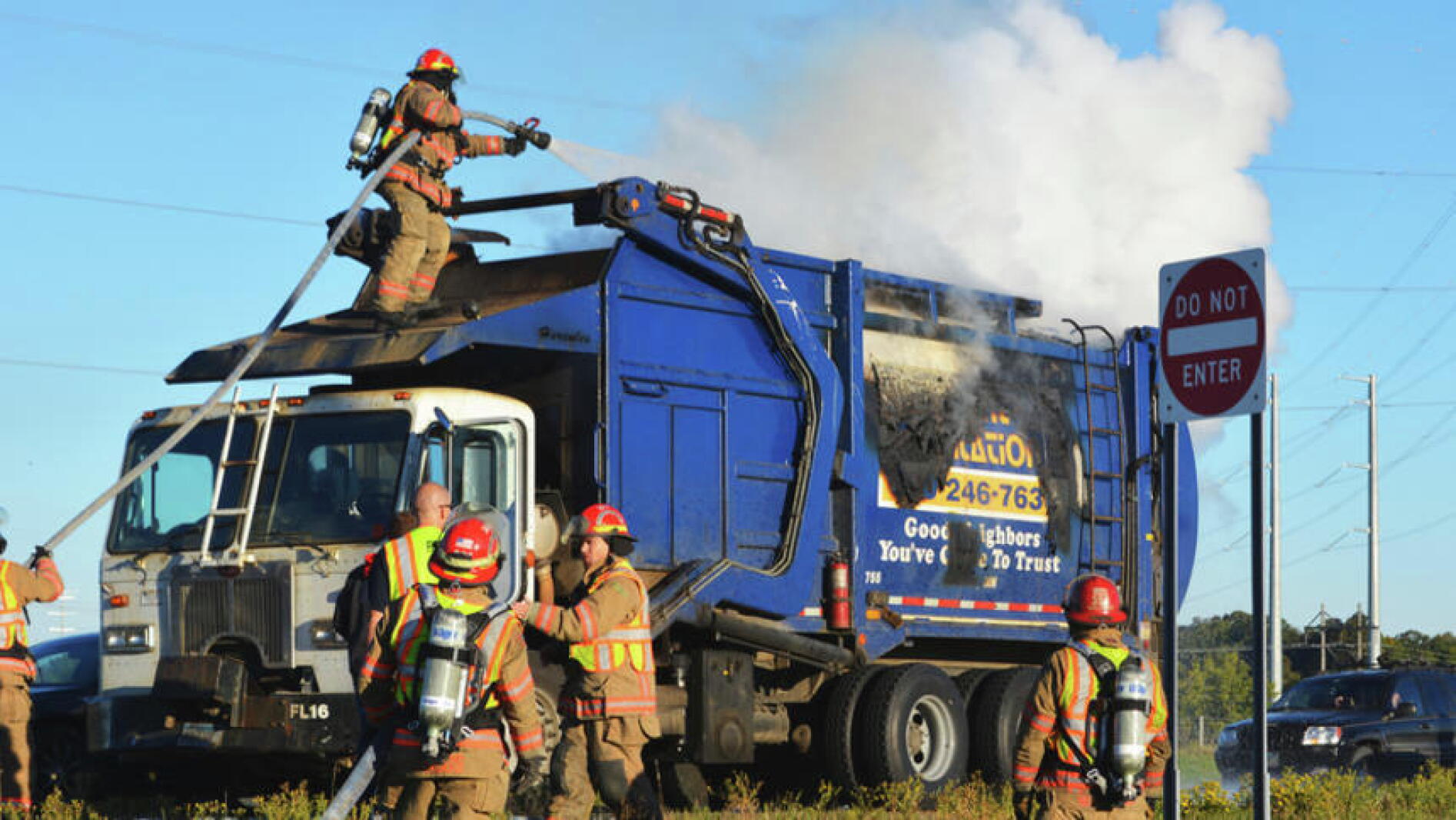Garabe Fire VIDEO: Garbage truck catches fire on I-94