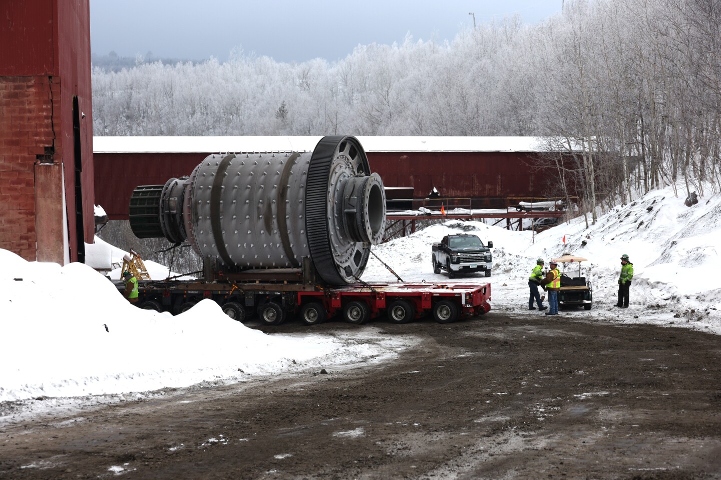 Grinding mill is transported on a self propelled trailer