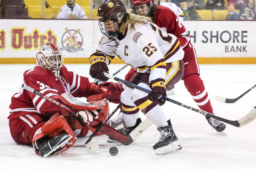college women play ice hockey