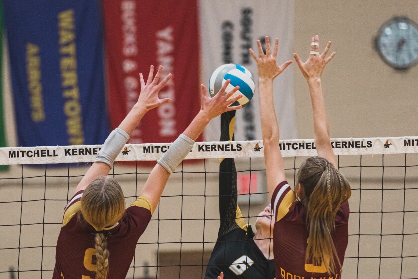9-29-22VolleyballMitchellvsRoosevelt-28.jpg