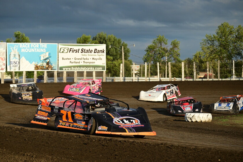 Landreth Racing Greseth tames demanding RCS track to win 25-lap NLRA feature - Grand ...
