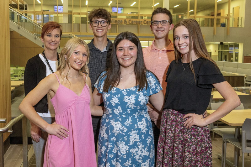 5 Alexandria students receive scholarships from Alexandria Education Foundation