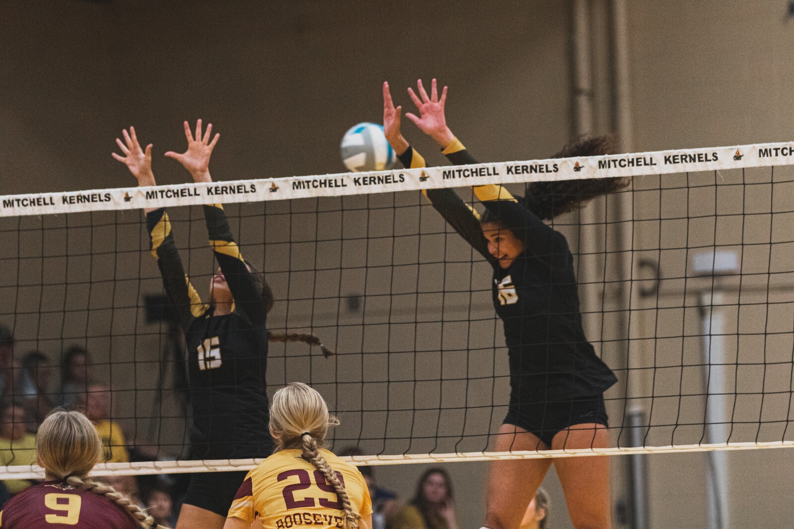 9-29-22VolleyballMitchellvsRoosevelt-40.jpg