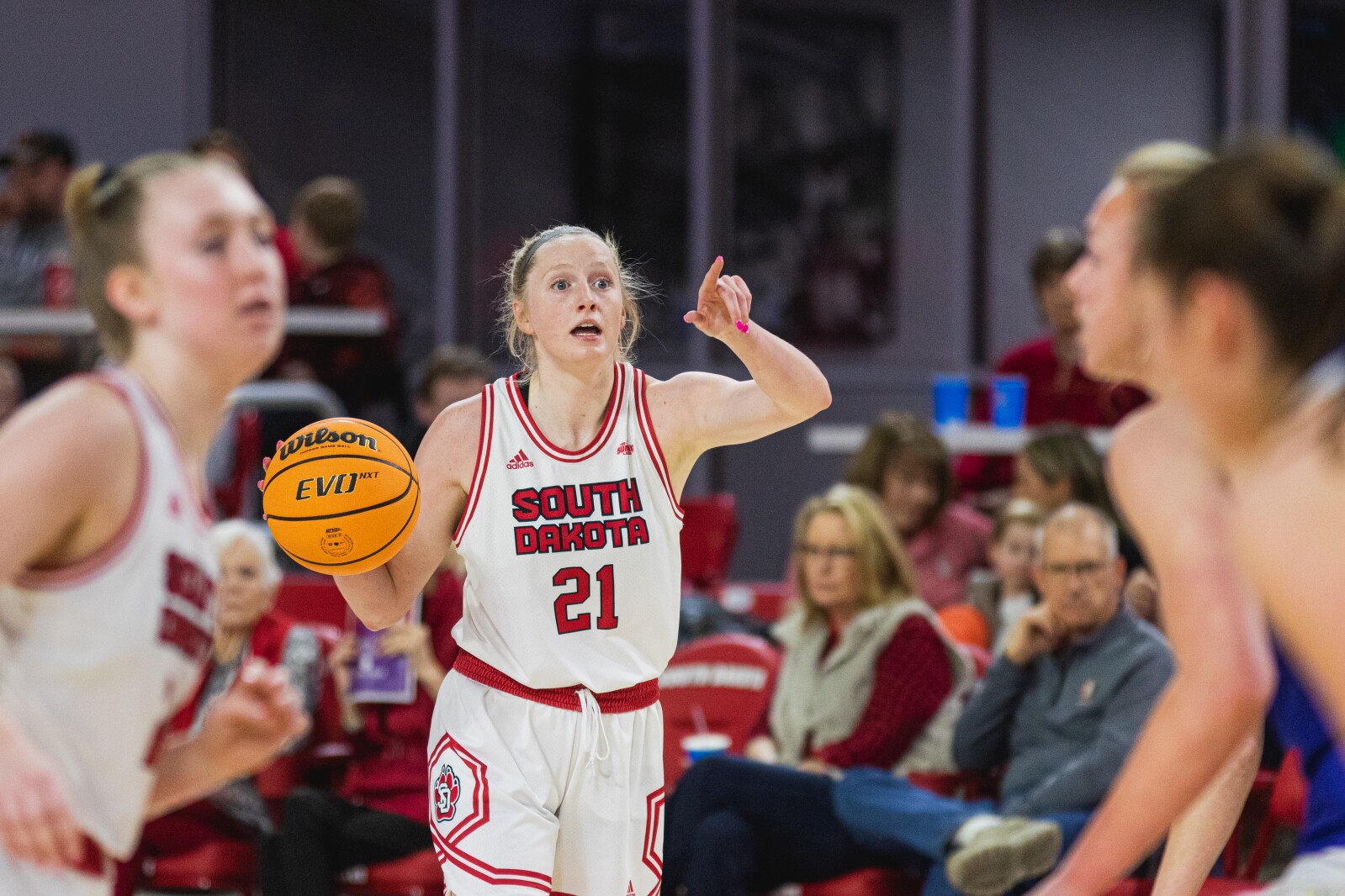 2-11-23SDSUvsUSDbasketballgirls-10.jpg