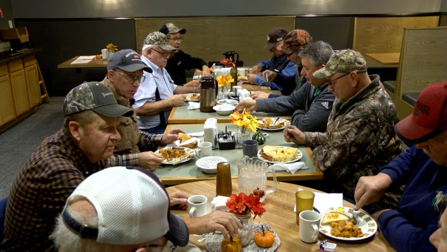 Busy as a Bee(hive) North Dakota community is happy to have cafe back