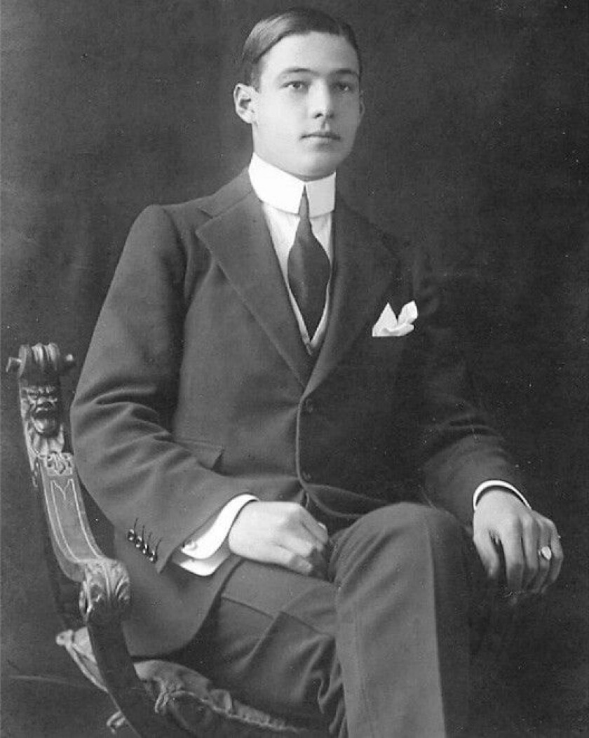 Rudolph-Valentino-1913.jpg