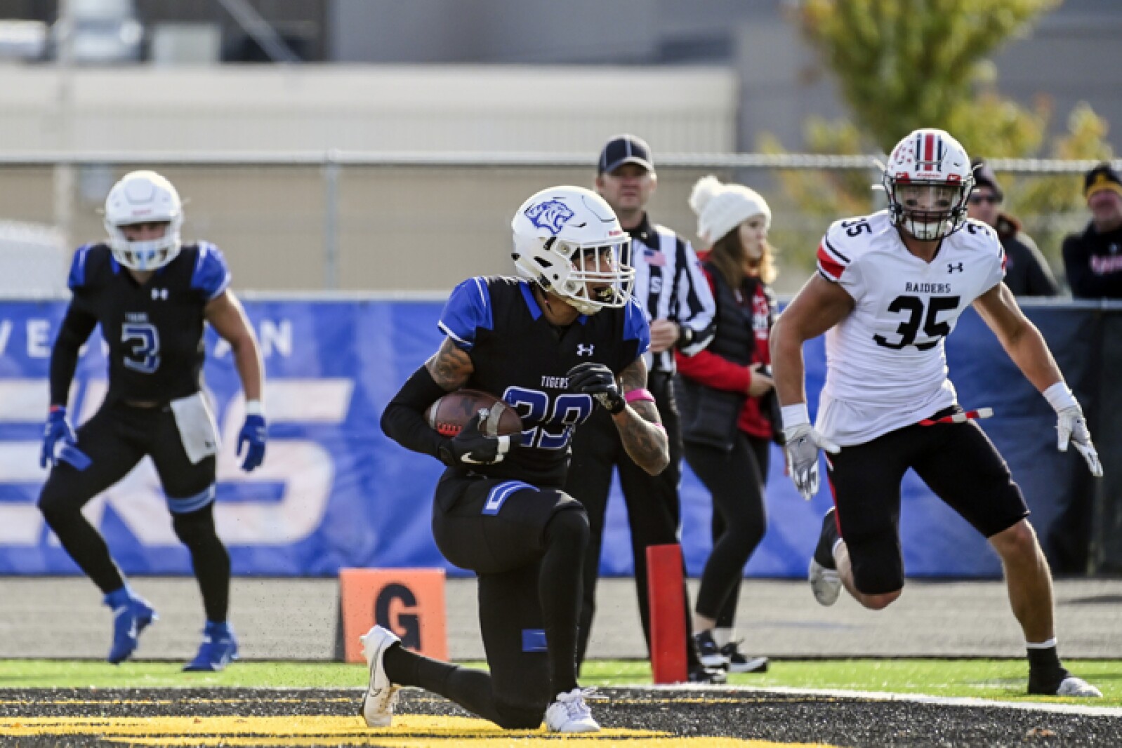 102321.DWUFootball44.jpg