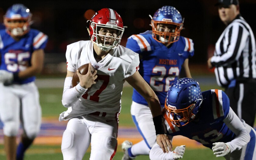 110621.s.ff.sheyennefootball.Rostberg.jpg