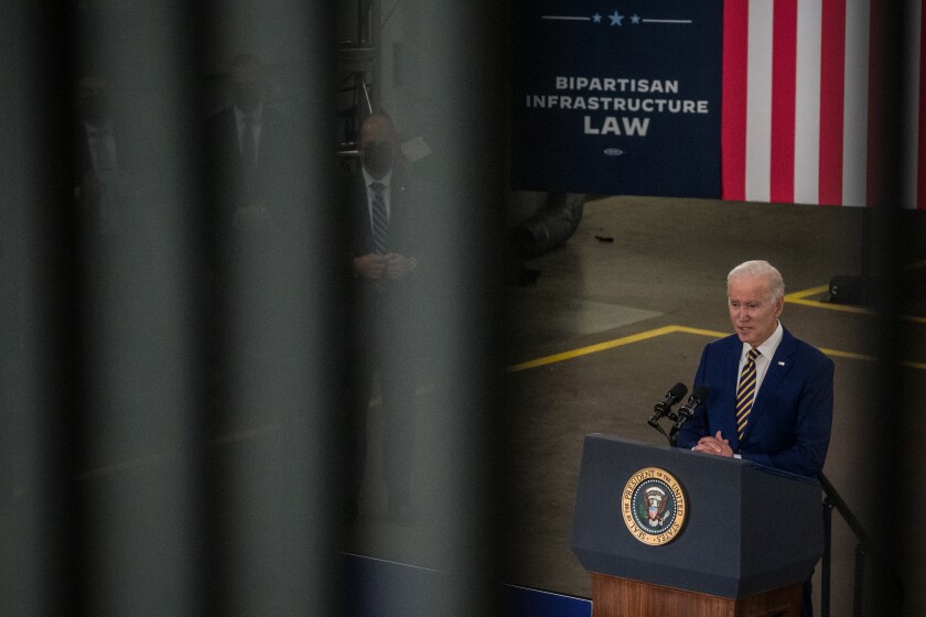 113021-BIDEN-VISIT-DAKOTA-COUNTY-03070.jpg