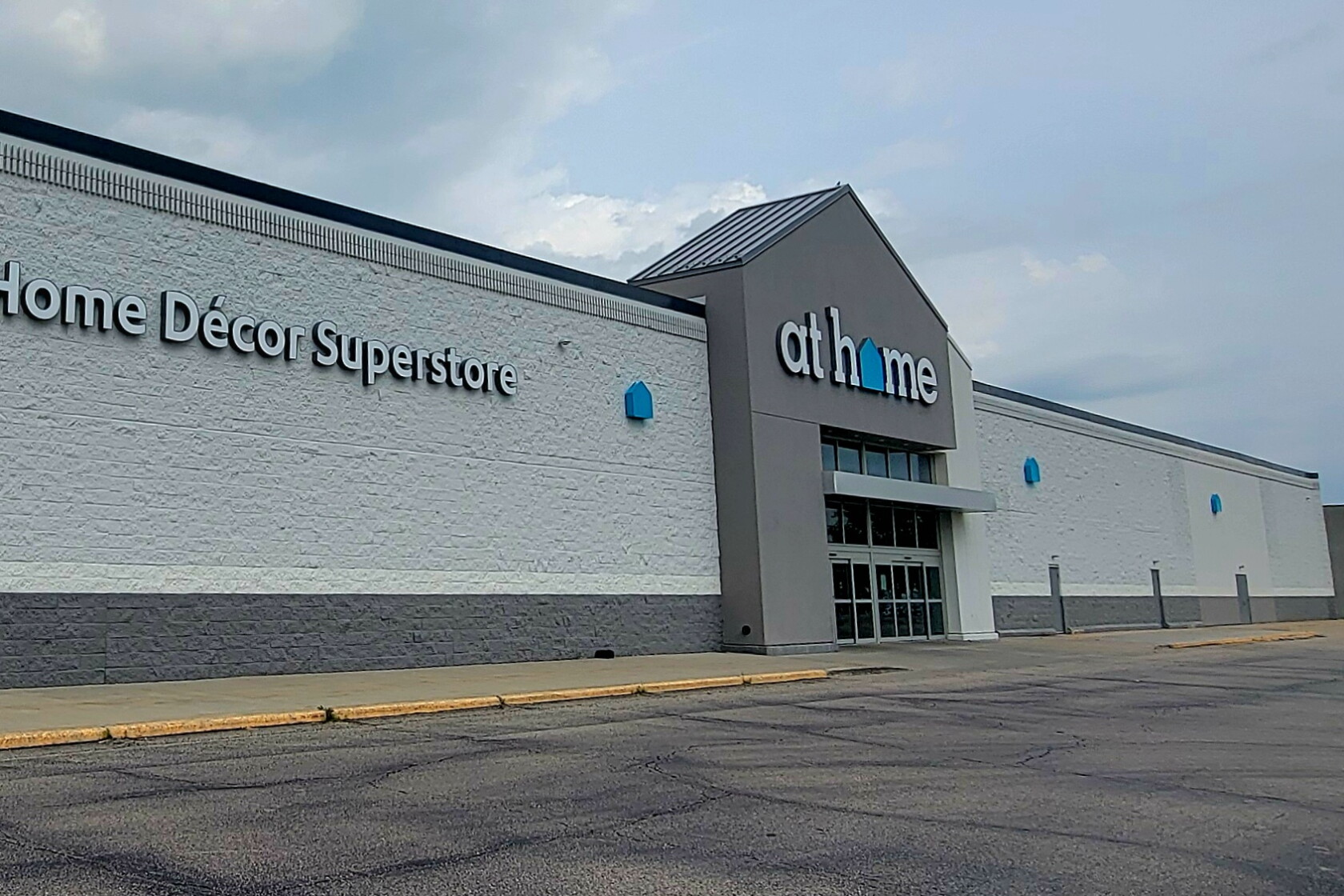 Store 104 Rochester At Home to close Rochester store as part of its bankruptcy - Post ...