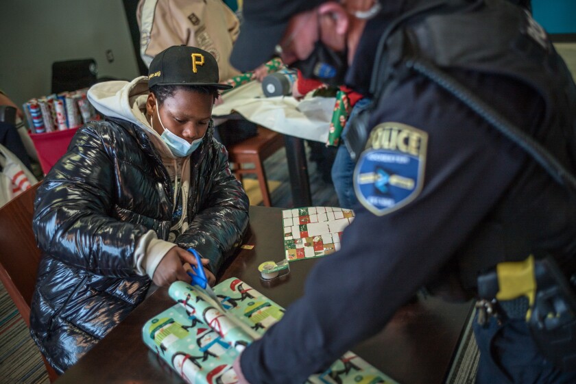 01 Gift Wrapping