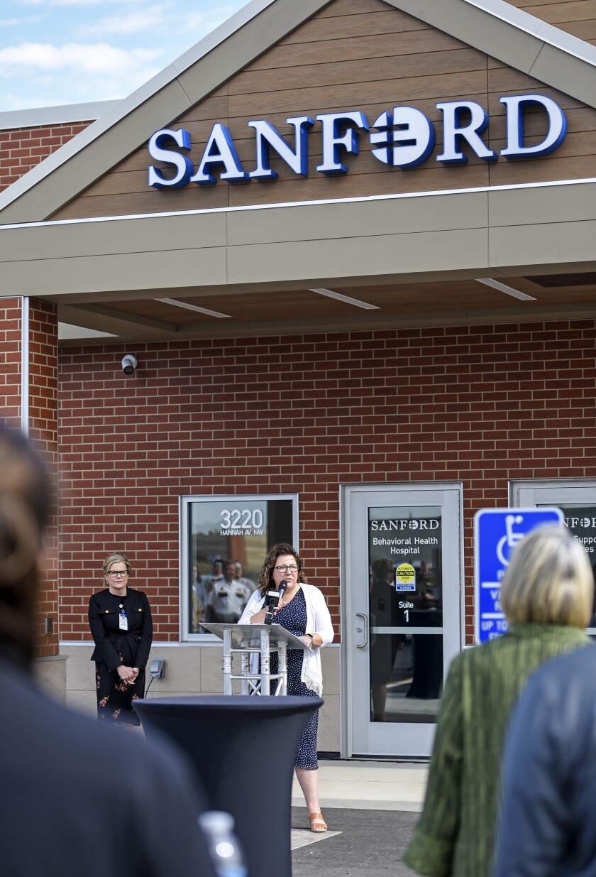 100122.N.BP.CRISISCENTER - 2.jpg
