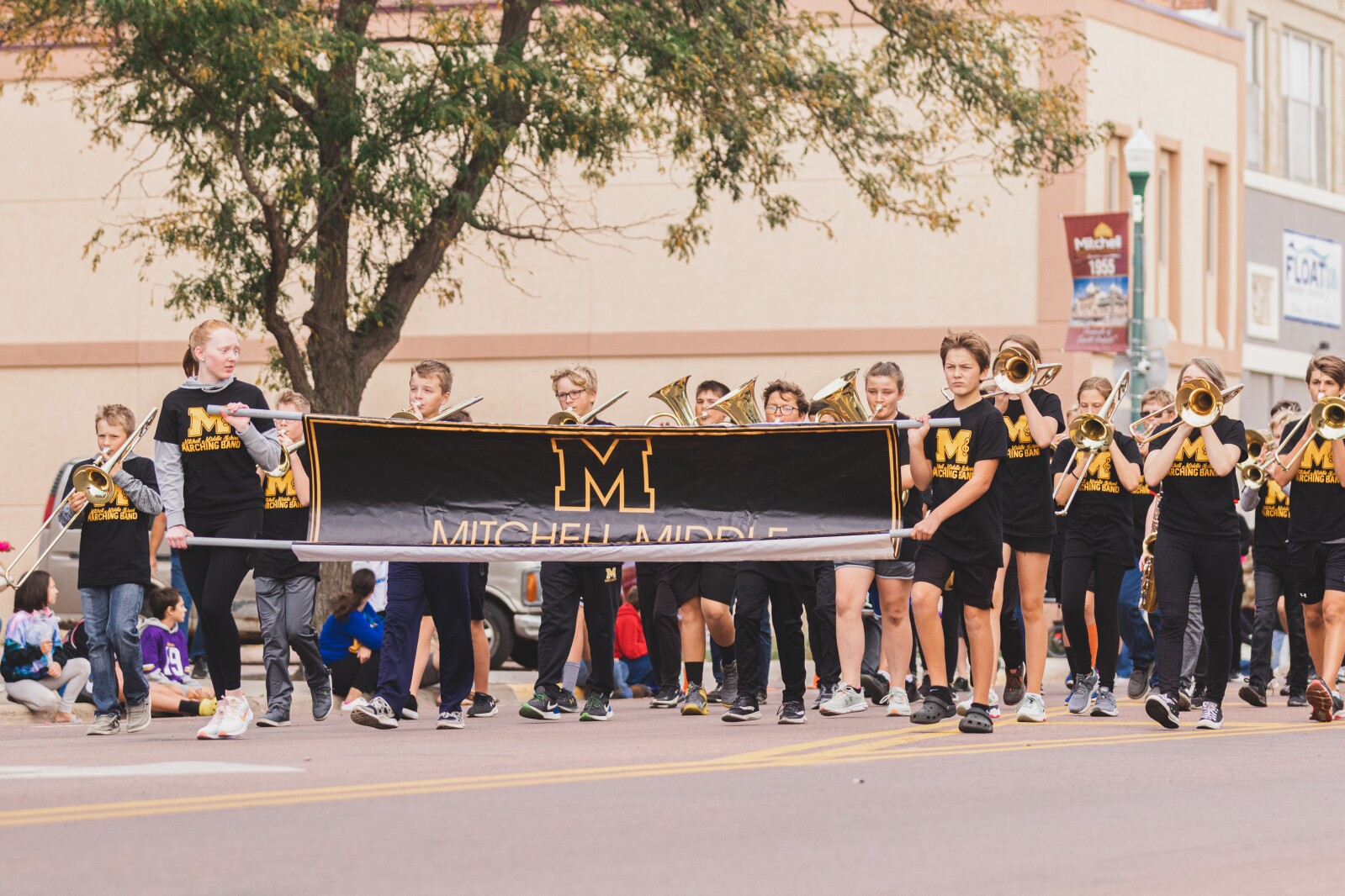 10-1-22DWUBlue&WhiteDaysParade-11.jpg