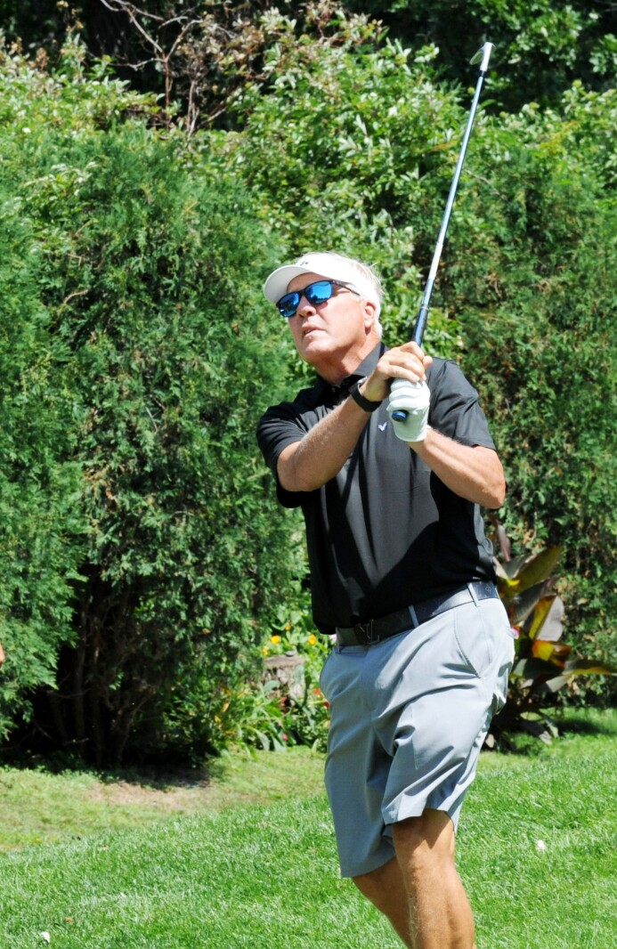 Mike Herzog watches his tee shot at the par 3 7th (The Minnesota