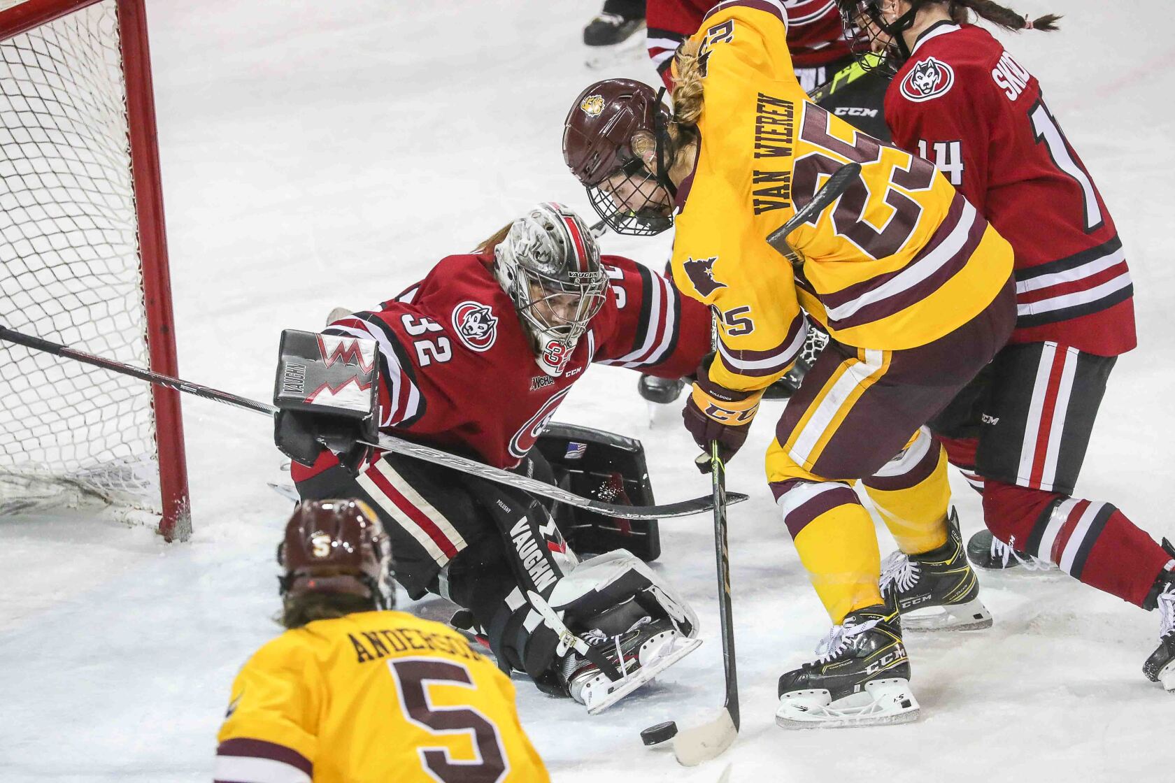 UMD women's hockey Secondperiod surge leads Bulldogs to sweep of St