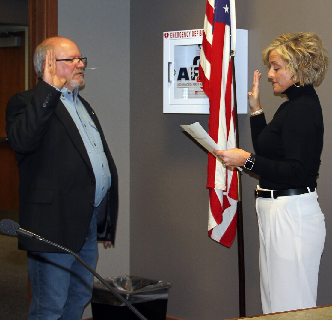 PHOTOS Worthington Mayor and City Council members take oaths The
