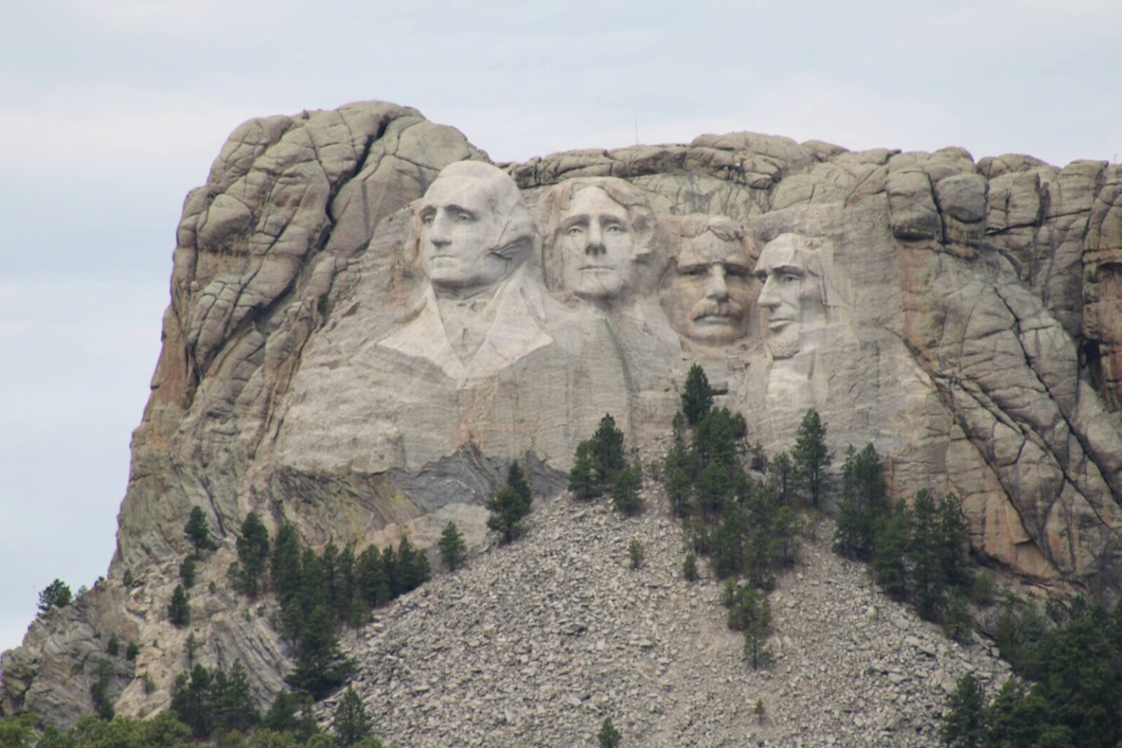 South Dakota governor, officials pledge $30.94 nightly to cover Rushmore lighting during shutdown