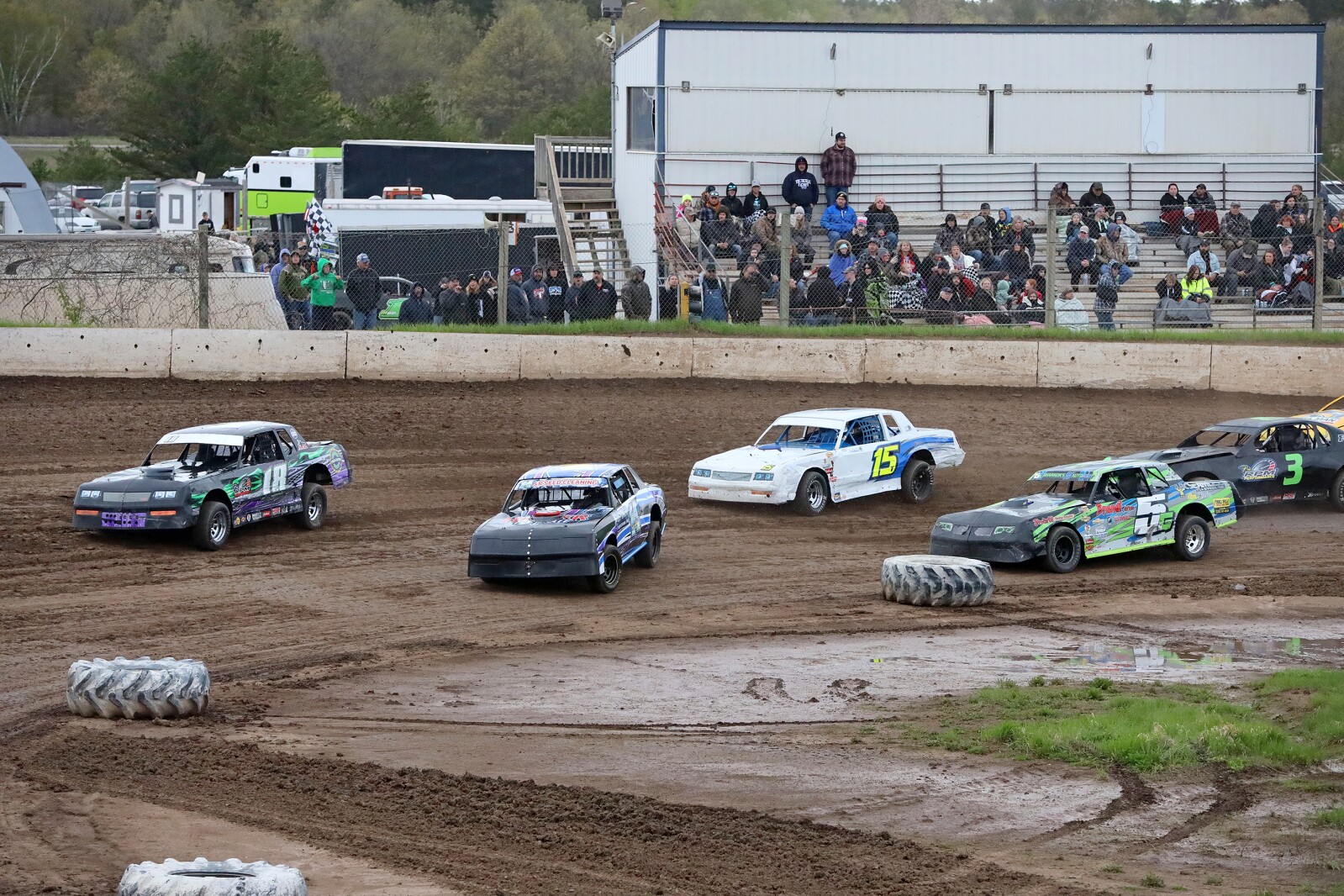 Cars race at North Central Speedway