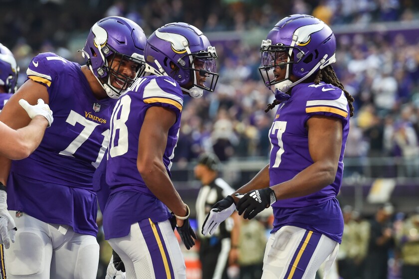 112721.S.STP.VIKINGS-DARRISAW.jpg