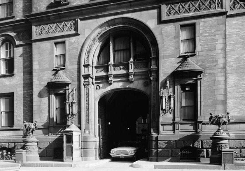 Dakota_Building_south_entrance_119922pv.jpg