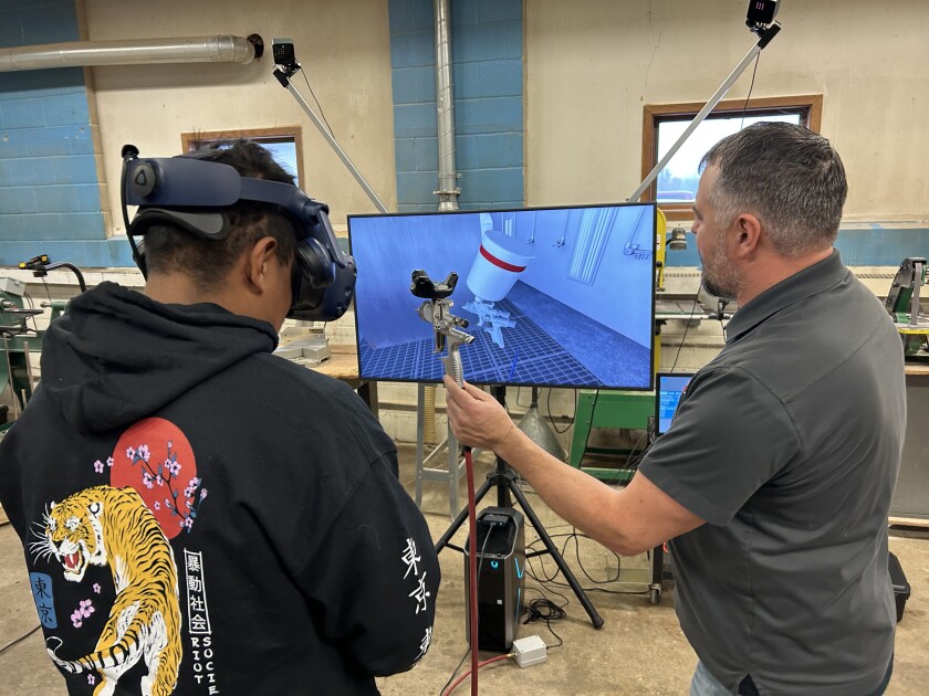 KellyRuewithVirtual RealitypainteratBLHS_m.jpg