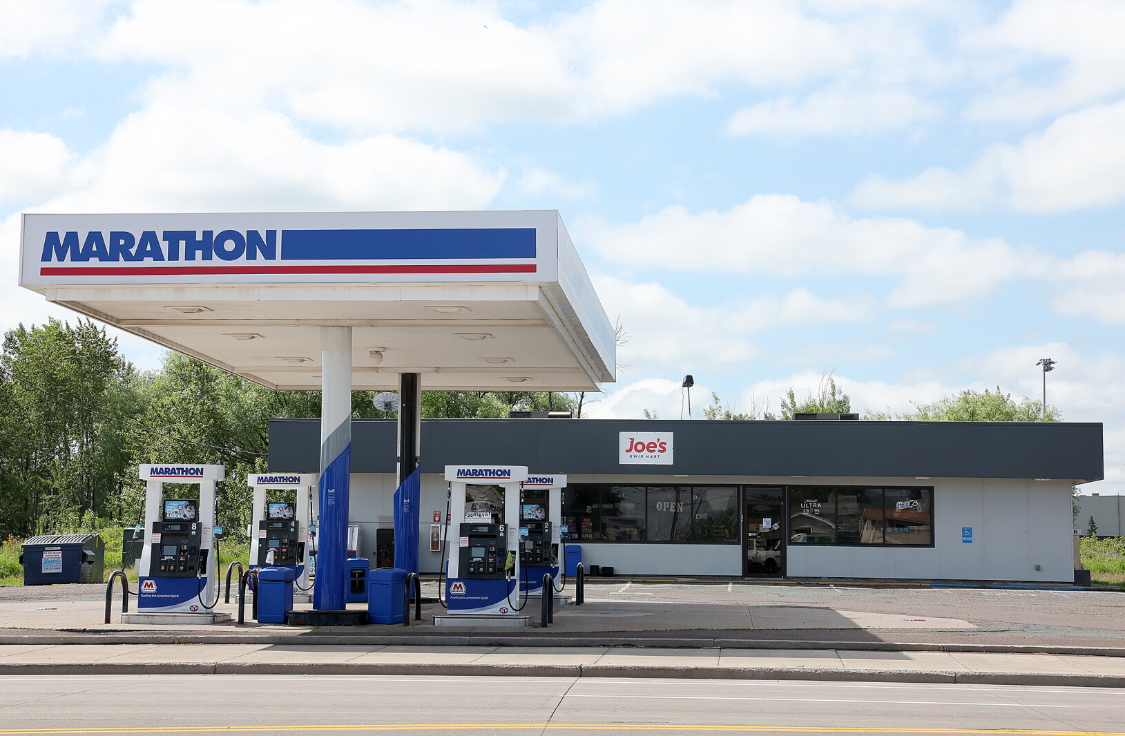Superior council issues new licenses for 2 convenience stores