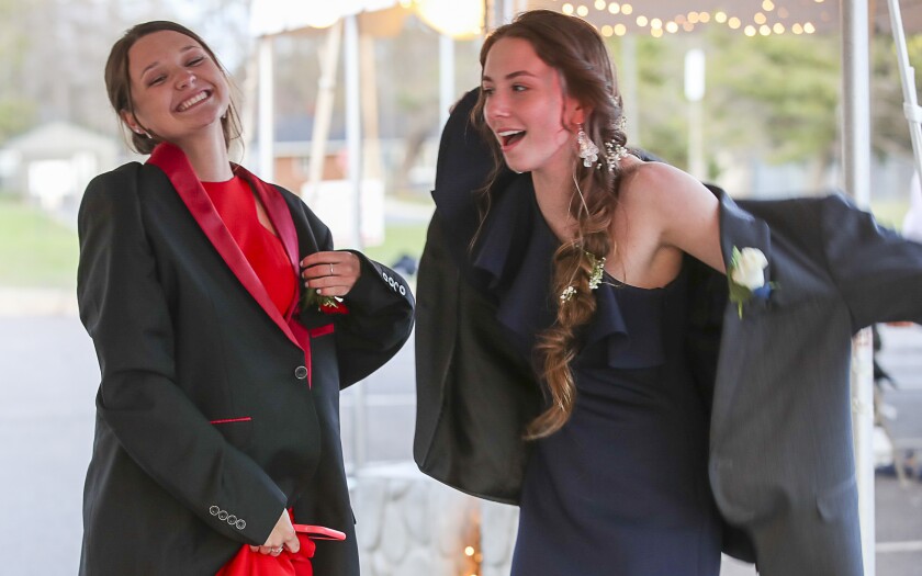 051121.N.DNT.CLOQUETPROM.C11.jpg