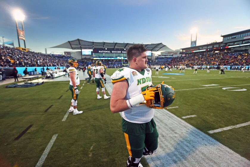 010825.S.FF.NDSUfootball
