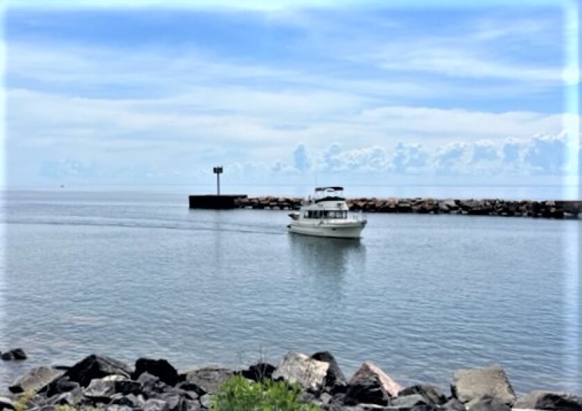 Superior Pasage entering Knife River Marina