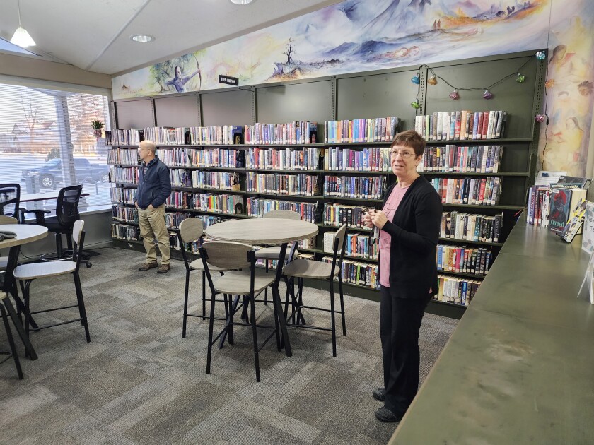 Beth Sorenson 도서관장은 Worthington에 있는 Nobles County 도서관을 방문하여 Nobles County 도서관 위원회의 5명의 구성원(Peg Faber, Katie Kouba, Bob Paplow, Jensine Kinser 및 John Stewart)과 퇴임하는 Kathy Craun 이사를 안내했습니다. 2023년 1월 6일 금요일에 Globe 기자와 도서관 사무실 지원인 Marci Moshier가 최근 만료되었습니다.