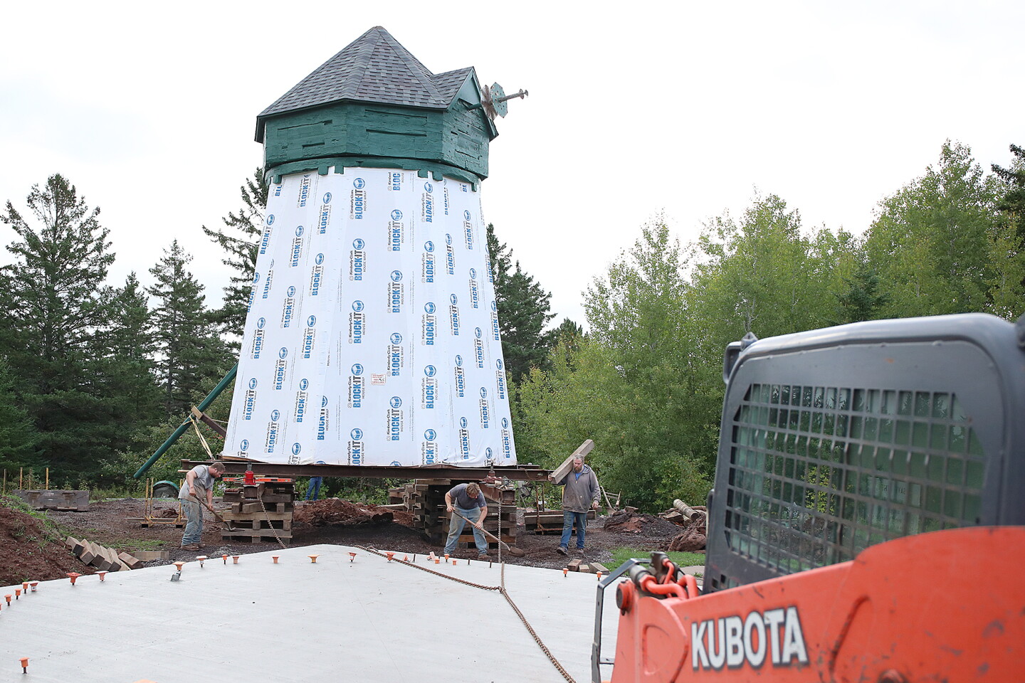 Relocating Windmill Historic Davidson Windmill slides uphill - Superior Telegram | News ...