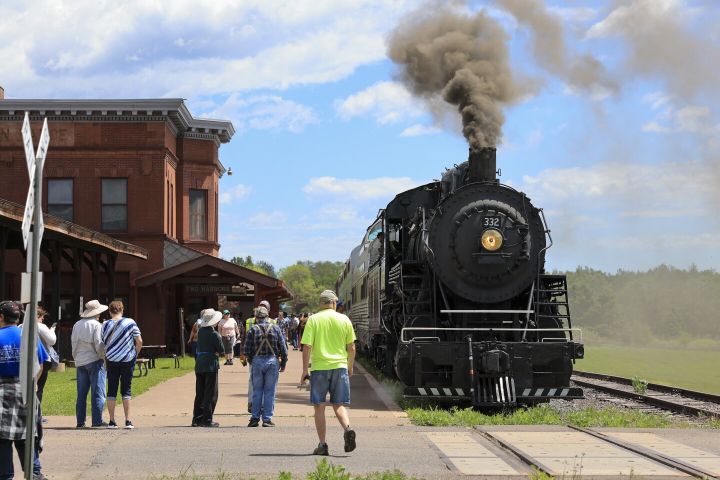 332 Train Engine Steam Locomotive No. 332 hits the tracks up the North Shore - Duluth ...