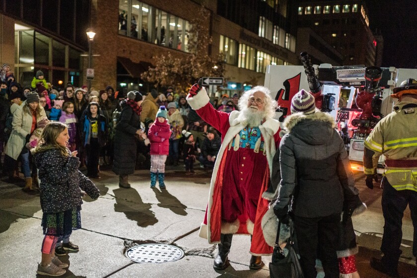 112621-HERE-COMES-SANTA-2479.jpg
