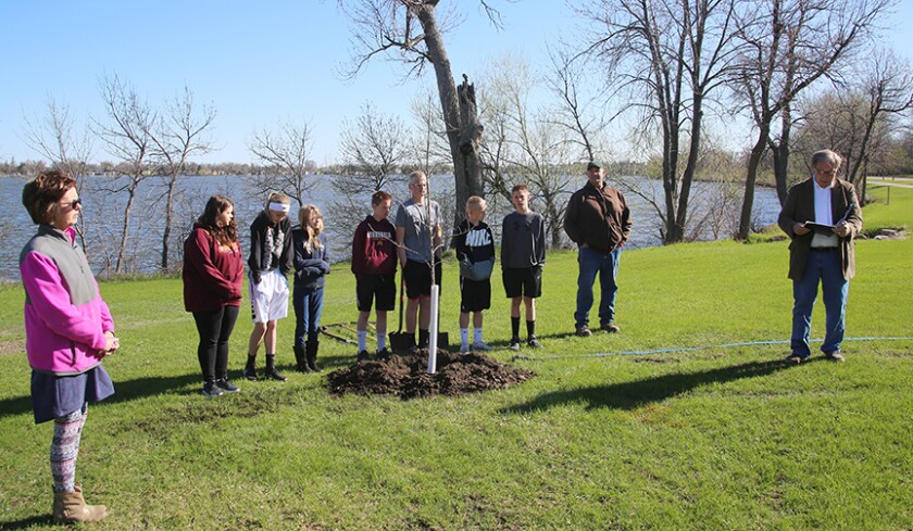 042719.N.DG_.ARBORDAY 2 web.jpg