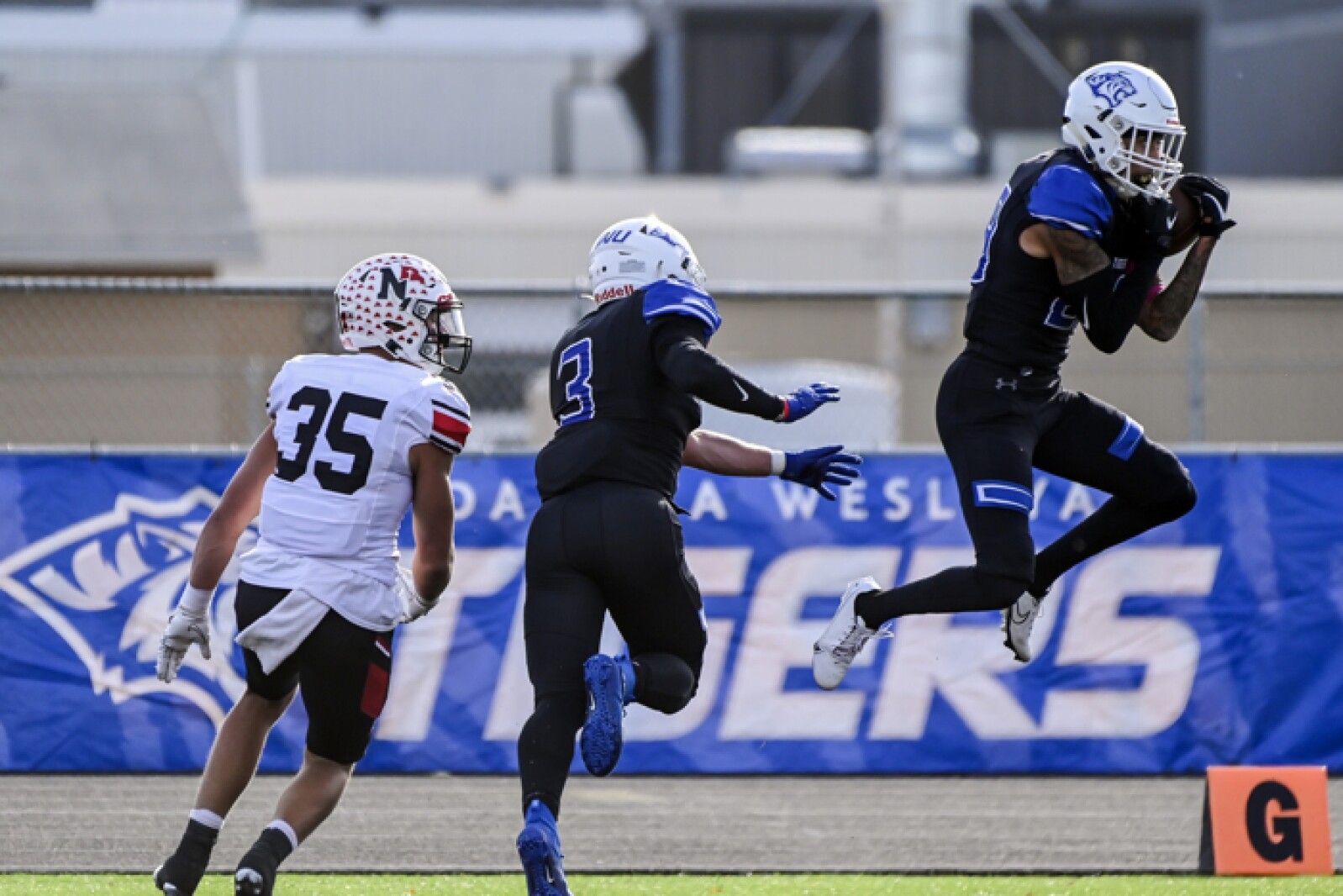 102321.DWUFootball42.jpg