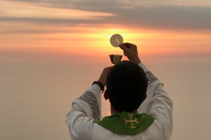 Eucharist Congress_Priest for column.jpg