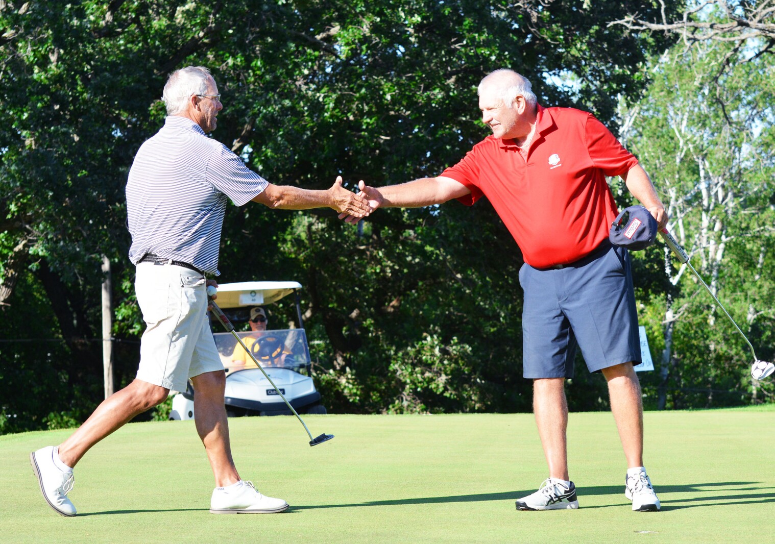 Herzog Empanger handshake 7917.jpg