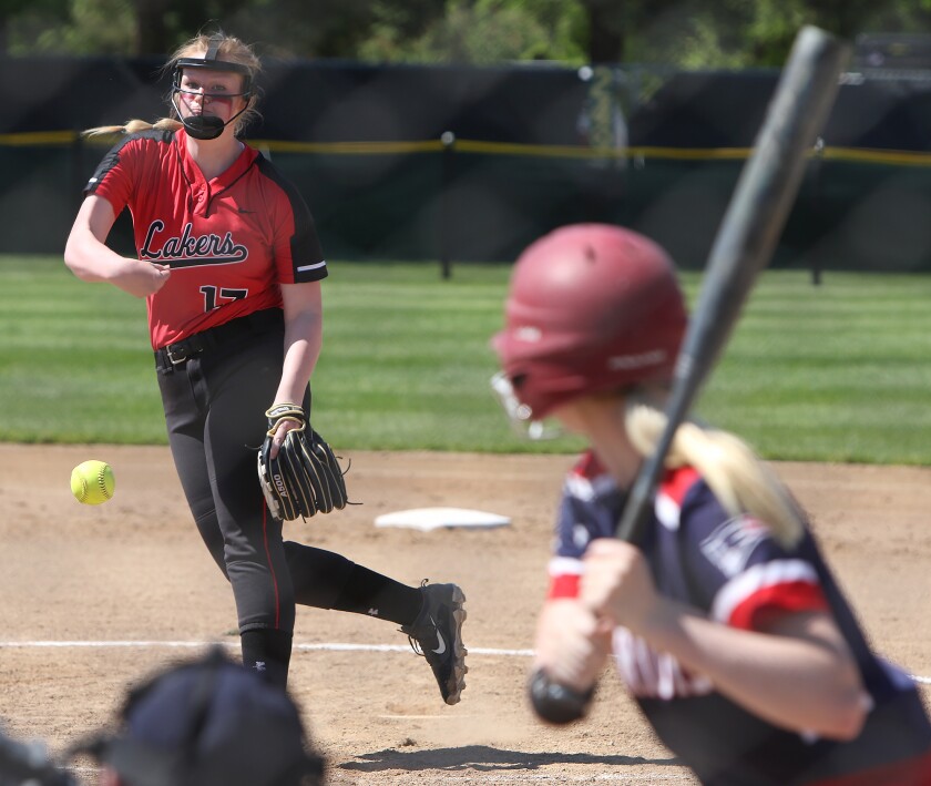 state b softball des lacs pitcher 060221.jpg