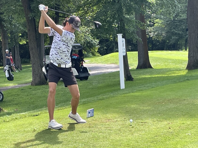 Carter White se připravuje na odtržení odpaliště z 13. odpaliště v úterý 22. července 2025 během druhého kola 122. MGA State Amateur Championship na Classic v Madden's Resort.