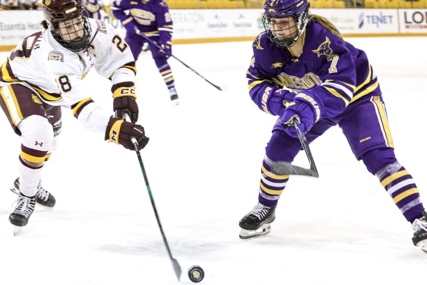 college women play ice hockey
