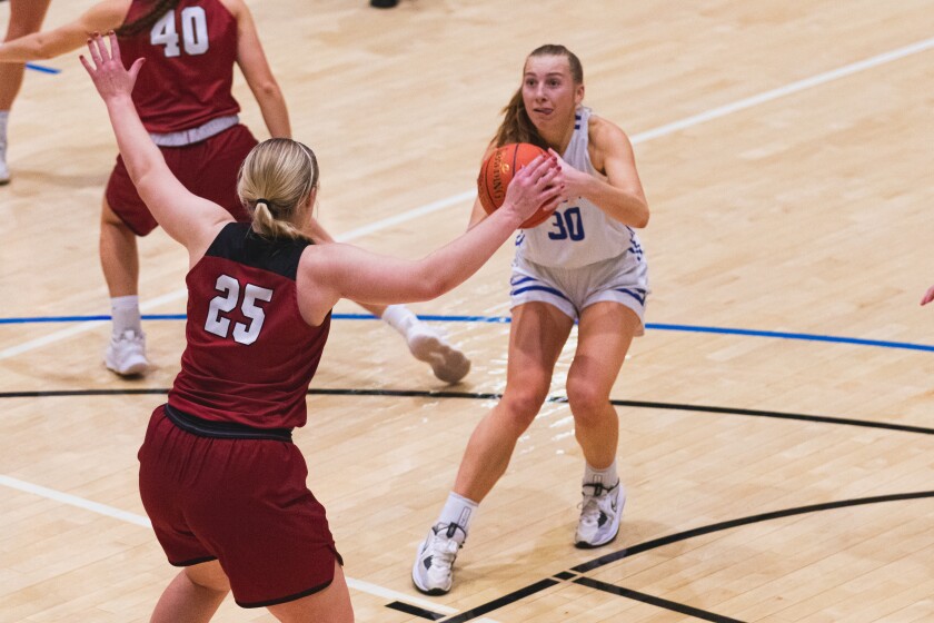 12-3-22DWUBasketball-19.jpg