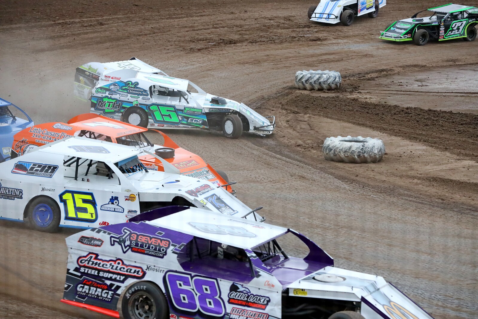 Cars race at North Central Speedway