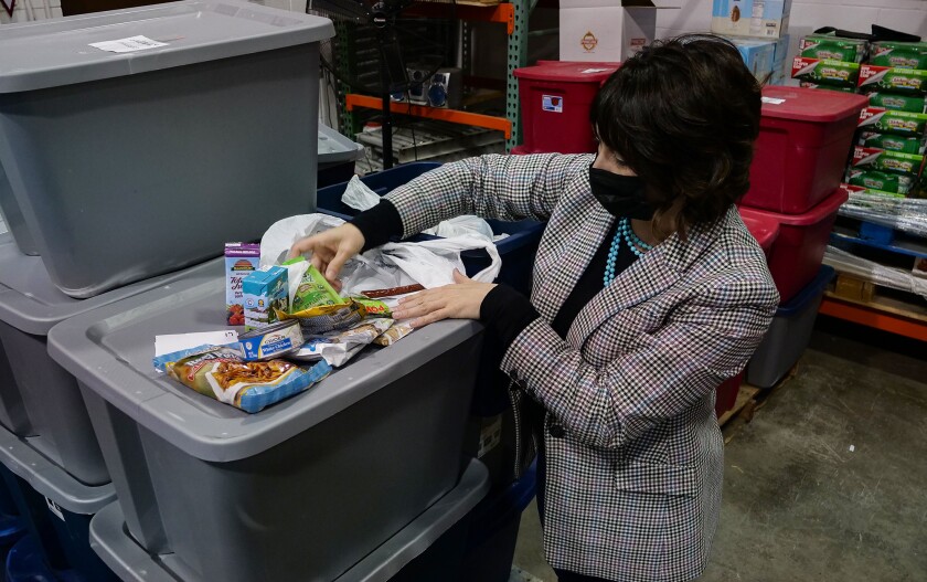 11xx21.N.FF.DONATIONSHORTAGE_FoodBank_1.jpg