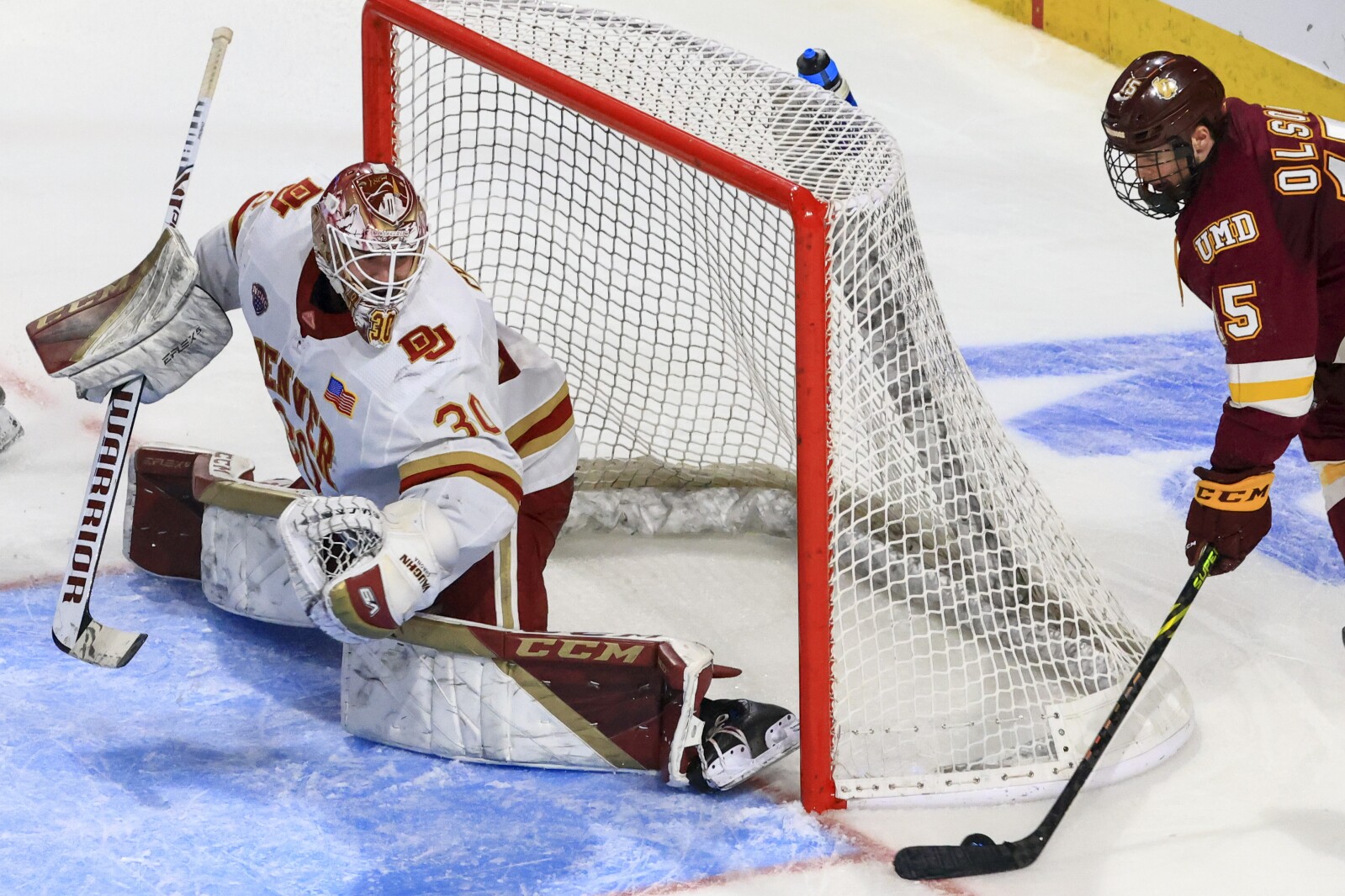 Minnesota Duluth plays Denver in regional final game in Loveland