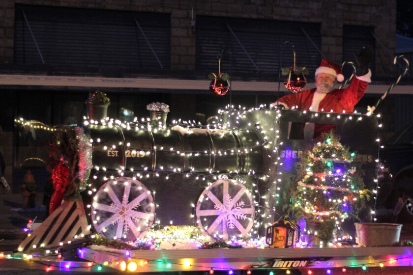 121521.PEJ.ParadeofLights1-copy.jpg
