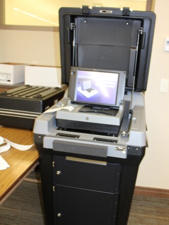 092822.N.PRE.DS200VotingMachine.jpg