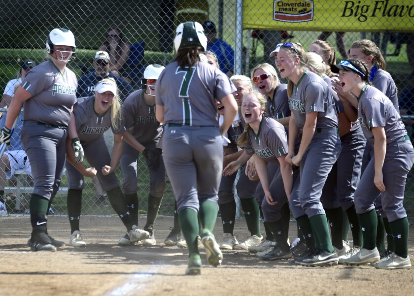 060921.s.wf.softball.jpg