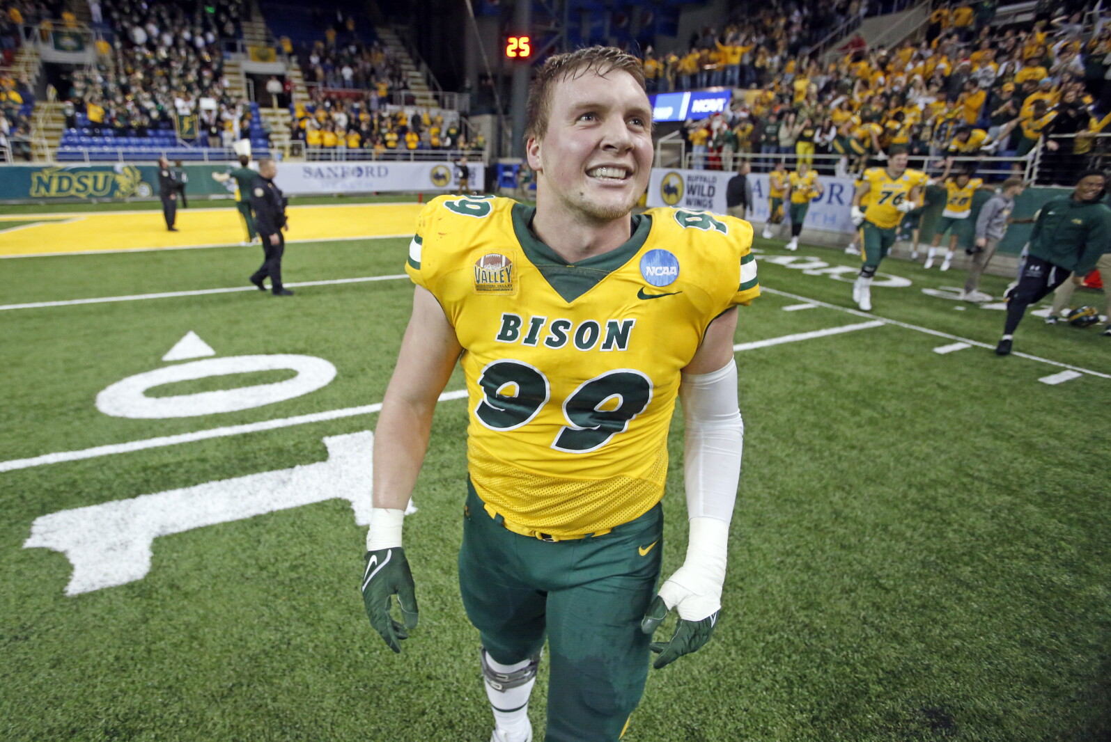Brandon Key 'I'm cheering for you, but rooting for the Jacks'; the South Dakota ...